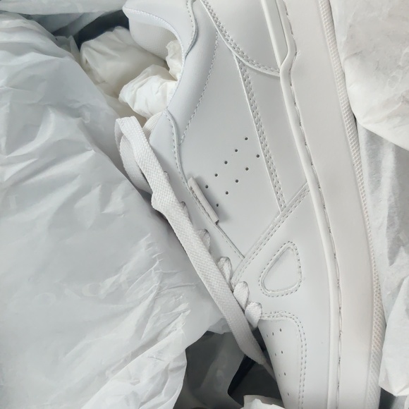 New! Clip Court Low Top Sneaker 👟 - Picture 6 of 6